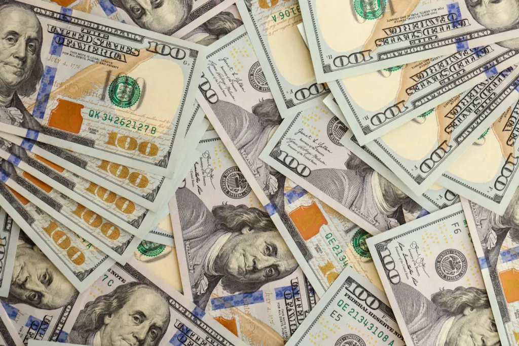 نقطة تحوّل الدولار: هل الاتجاه الصاعد لمؤشر DXY يفقد زخمه؟