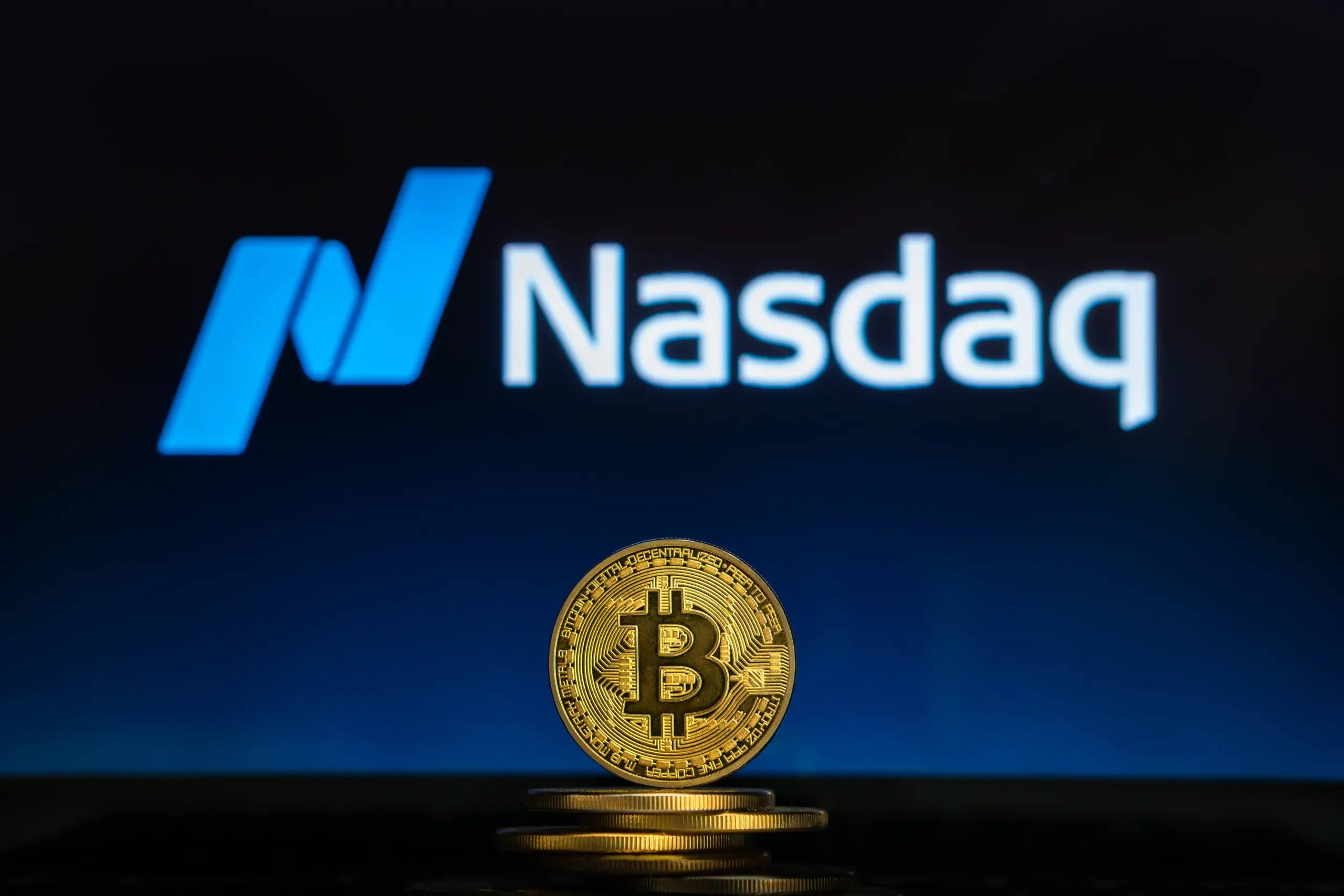 Nasdaq 100 vs Bitcoin: Are They Moving Together?