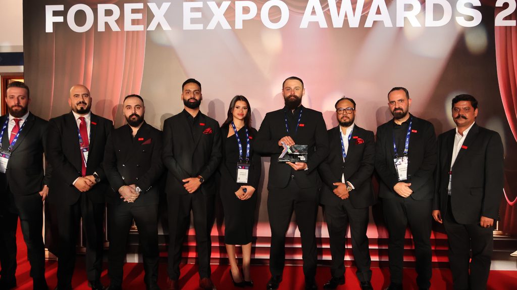EC Markets team with Forex Expo Dubai 2026 award