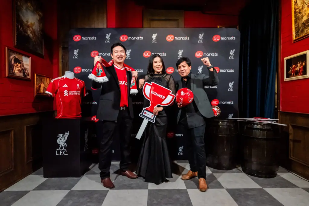 KOP Run After Party guests with Liverpool FC prizes at the EC Markets photo backdrop