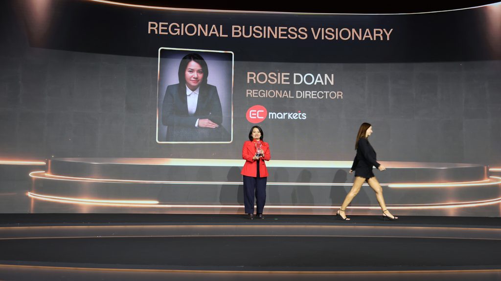 Regional Business Visionary award presented to Rosie Doan of EC Markets